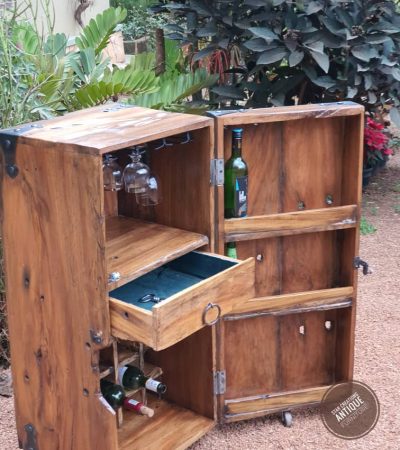 Trunk bar