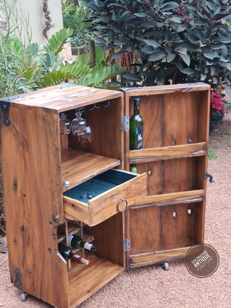 diy steamer trunk bar