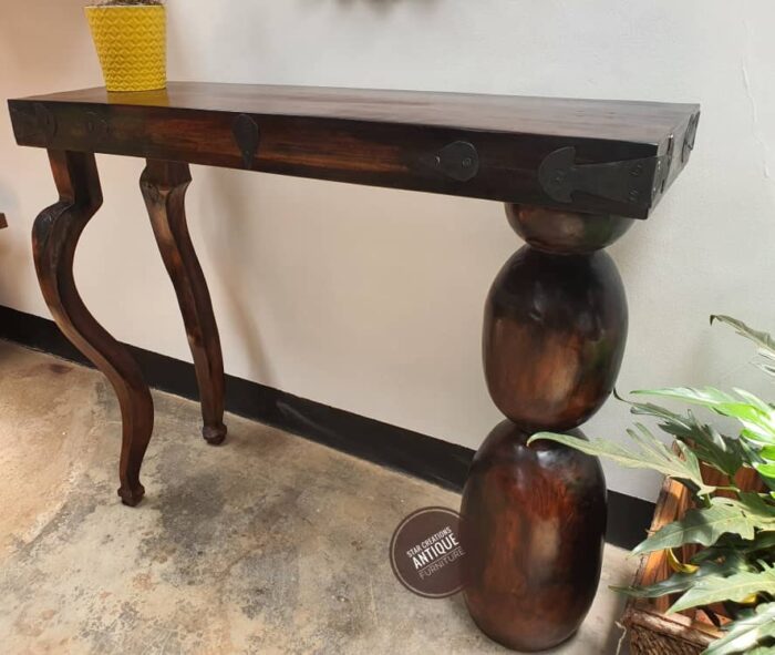 Sculptural Console Table - Image 3