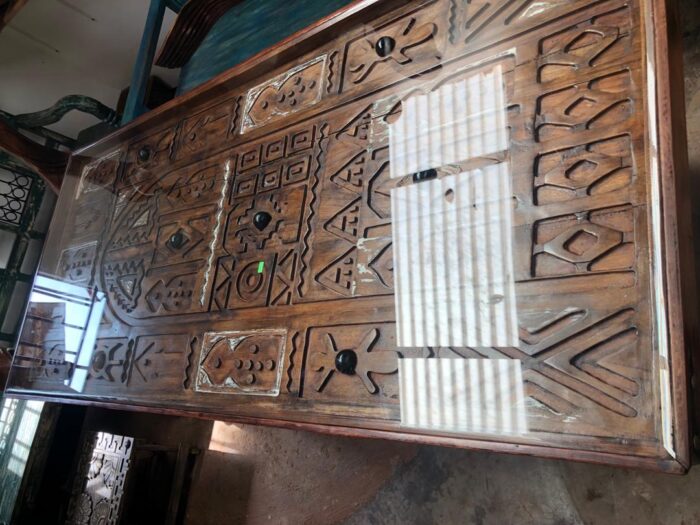 6 Seater Carved Dining Table - Image 3